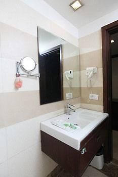 Oyo Rooms Malviya Nagar Market Nova Deli Exterior foto